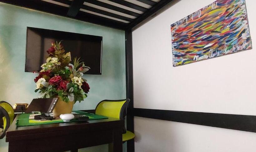 استودیوی لوکس, Affittacamere Valchiavenna Foresteria In Tranquilla Villa Signorile Con Comodo Parcheggio Privato