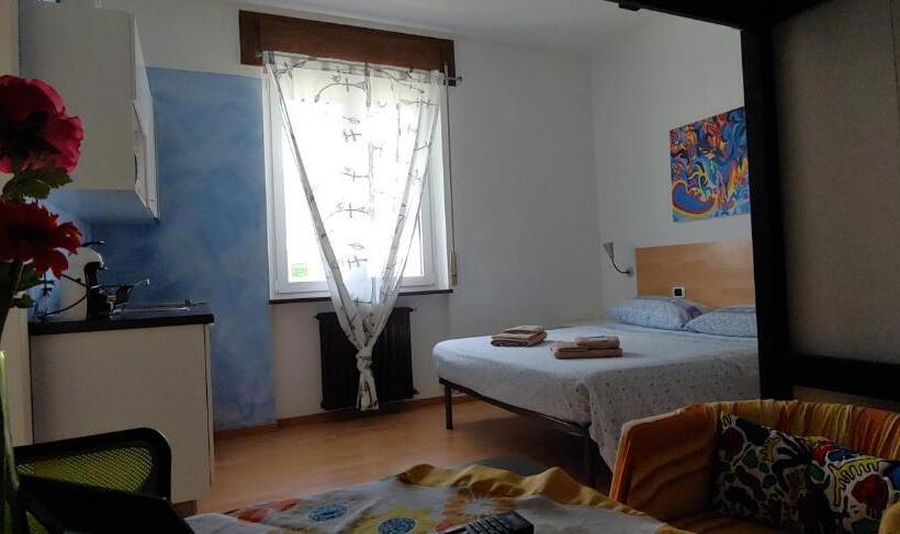 استودیوی لوکس, Affittacamere Valchiavenna Foresteria In Tranquilla Villa Signorile Con Comodo Parcheggio Privato