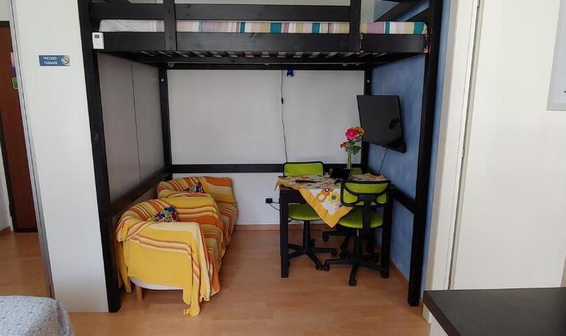 استودیوی لوکس, Affittacamere Valchiavenna Foresteria In Tranquilla Villa Signorile Con Comodo Parcheggio Privato