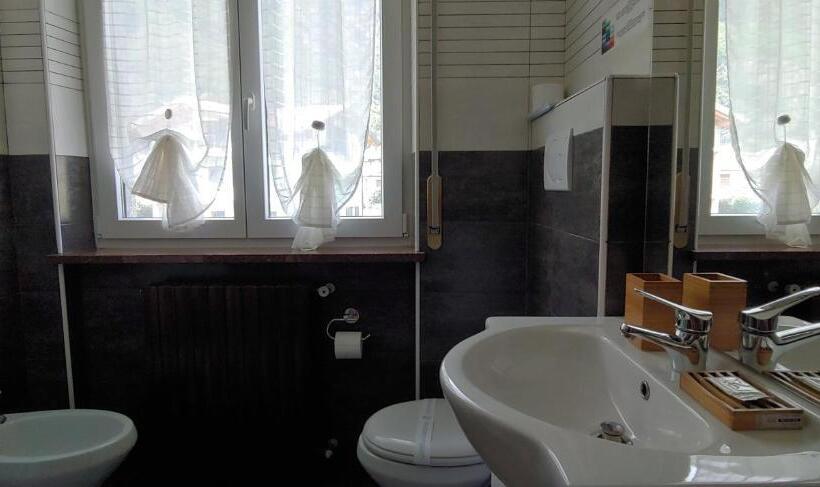 استودیوی لوکس, Affittacamere Valchiavenna Foresteria In Tranquilla Villa Signorile Con Comodo Parcheggio Privato