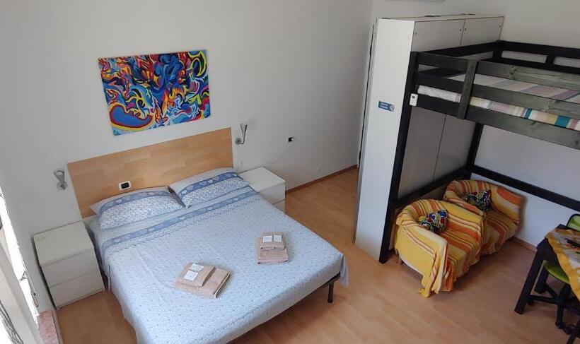 Студия Deluxe, Affittacamere Valchiavenna Foresteria In Tranquilla Villa Signorile Con Comodo Parcheggio Privato