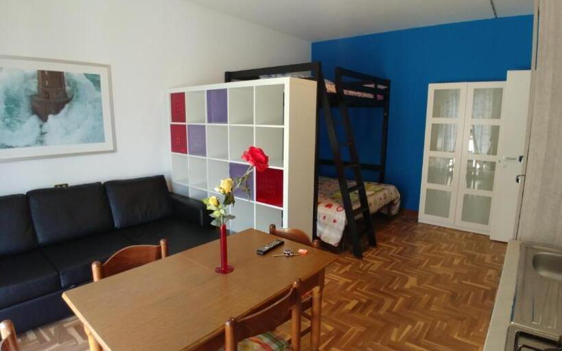 استودیوی پریمیوم, Affittacamere Valchiavenna Foresteria In Tranquilla Villa Signorile Con Comodo Parcheggio Privato