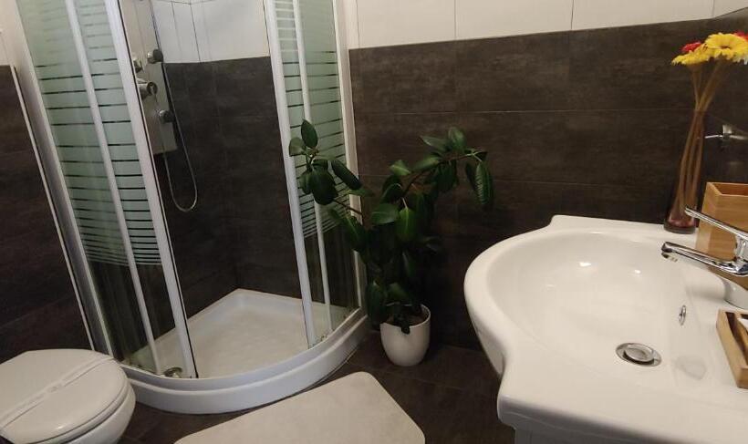 Студия Deluxe, Affittacamere Valchiavenna Foresteria In Tranquilla Villa Signorile Con Comodo Parcheggio Privato