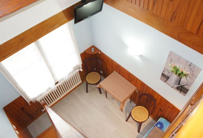 חדר משפחתי, De La Place