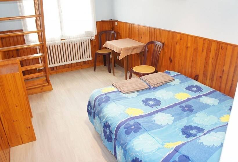 חדר משפחתי, De La Place