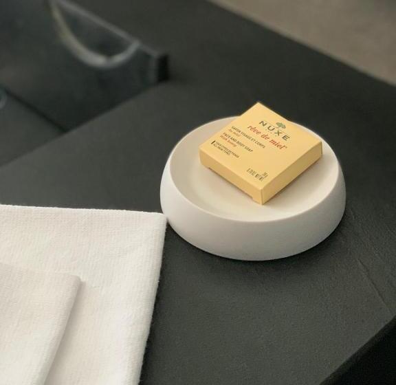 غرفة قياسية مطلّة علي الحديقة, Km 41