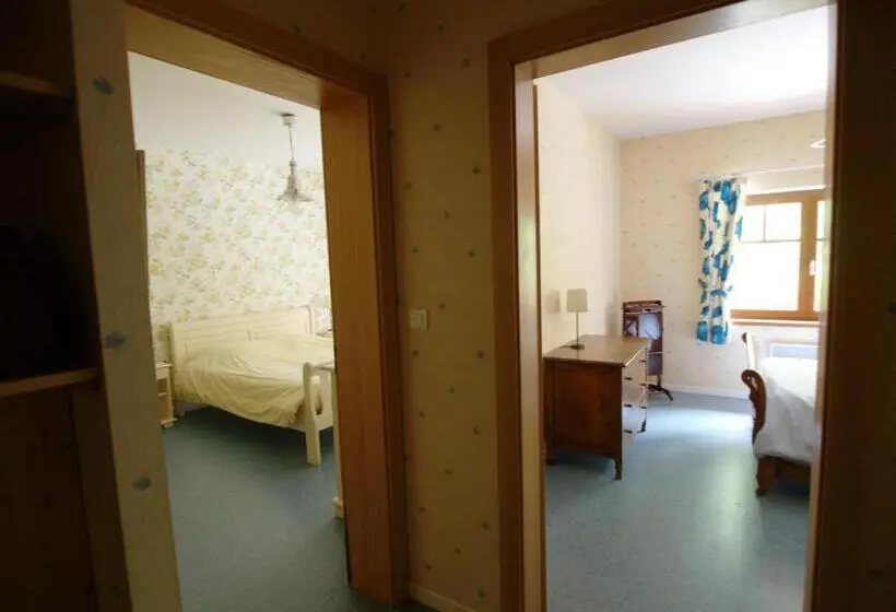 Perhehuone, Auberge De La Charriole