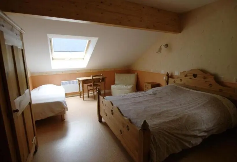 Standard Kolmen Hengen Huone, Auberge De La Charriole