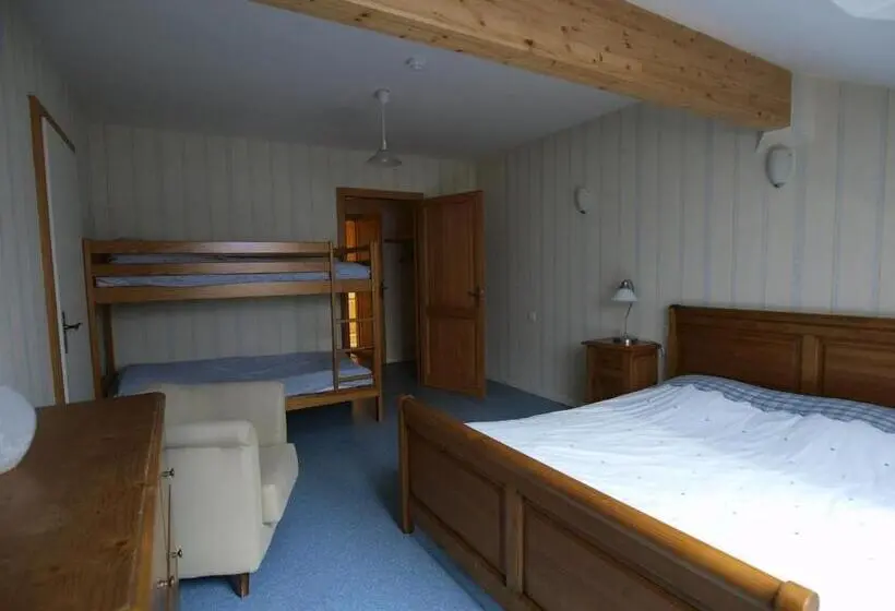 Standard Neljän Hengen Huone, Auberge De La Charriole