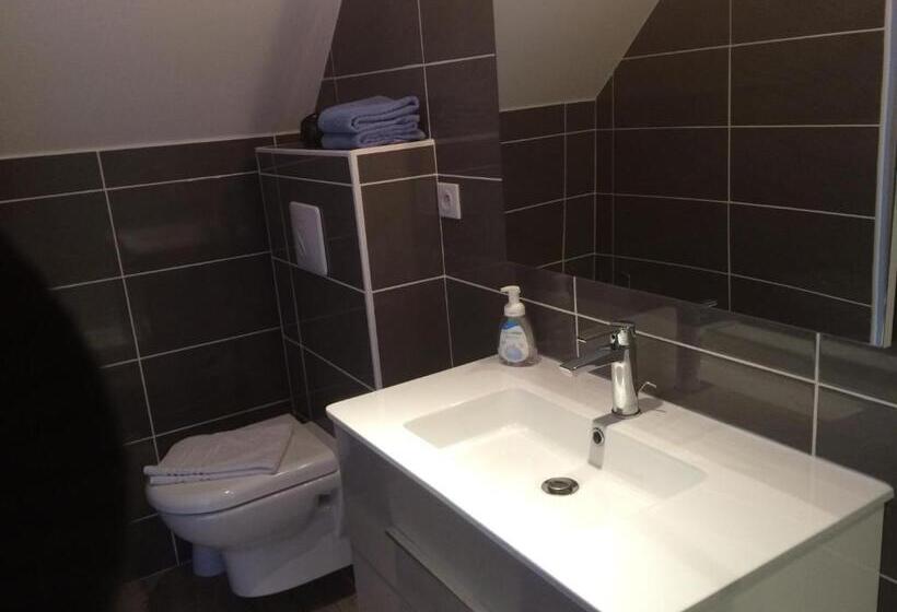 חדר סטנדרט לשלושה, Le Trymen