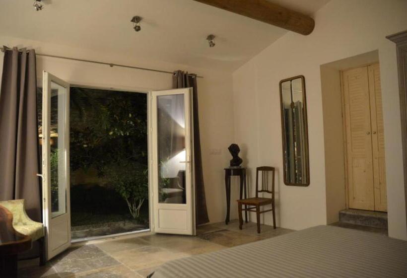 디럭스 스튜디오, The Rhone Retreat