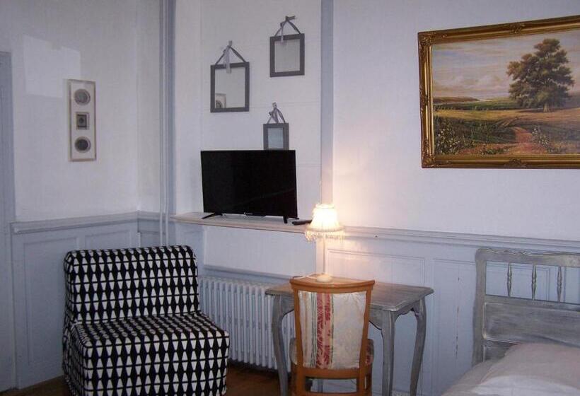 غرفة قياسية ثلاثية, Auberge De La Marquise