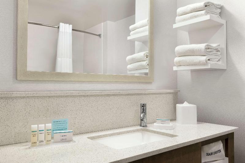 غرفة قياسية سرير كينج, Hampton Inn & Suites Johns Creek