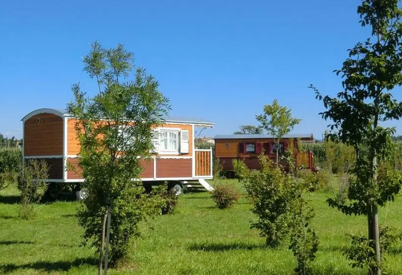 スタンダードルーム, Les Roulottes Gîtes De La Ferme De L Autruche Dromoise
