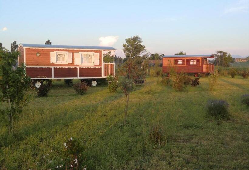 غرفة قياسية, Les Roulottes Gîtes De La Ferme De L Autruche Dromoise