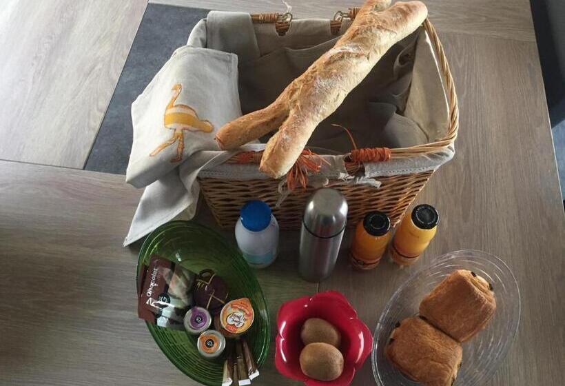 غرفة قياسية, Les Roulottes Gîtes De La Ferme De L Autruche Dromoise