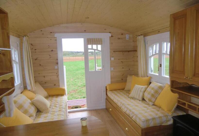 غرفة قياسية, Les Roulottes Gîtes De La Ferme De L Autruche Dromoise