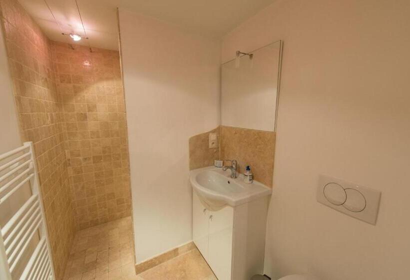 منزل غرفتين نوم, La Treille Et L'impasse