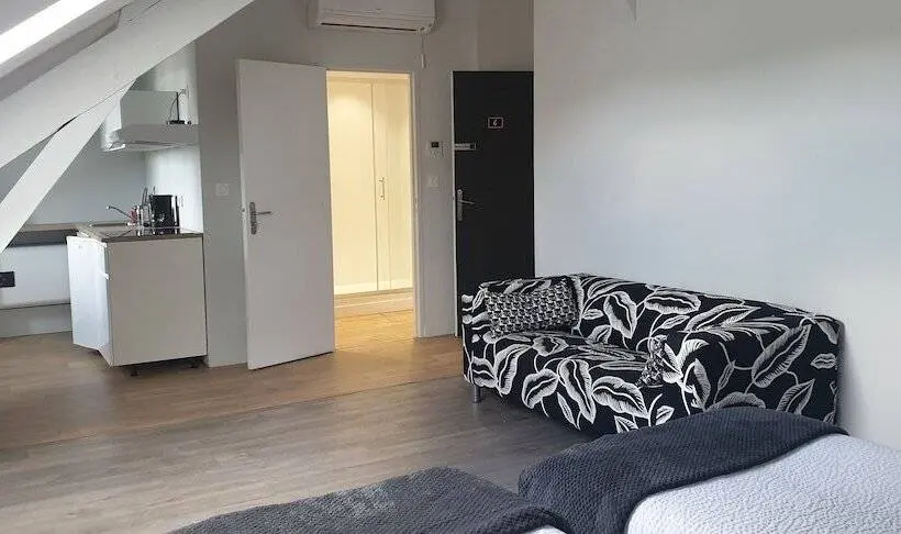 Standard-studio, La Villa Esponda