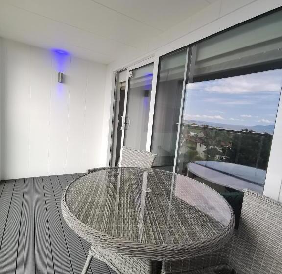 غرفة تنفيذية, Seamill House