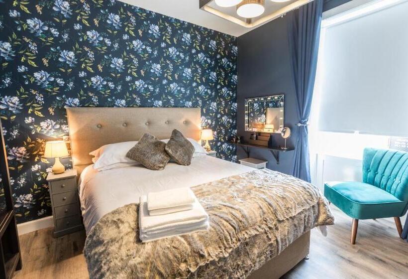 اتاق لوکس با تخت بزرگ, The Torfin