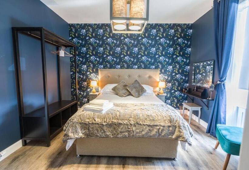 اتاق لوکس با تخت بزرگ, The Torfin