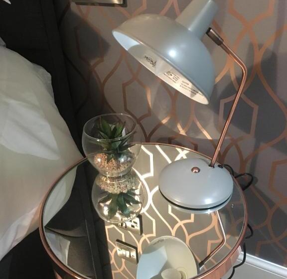 اتاق لوکس با تخت بزرگ, The Torfin