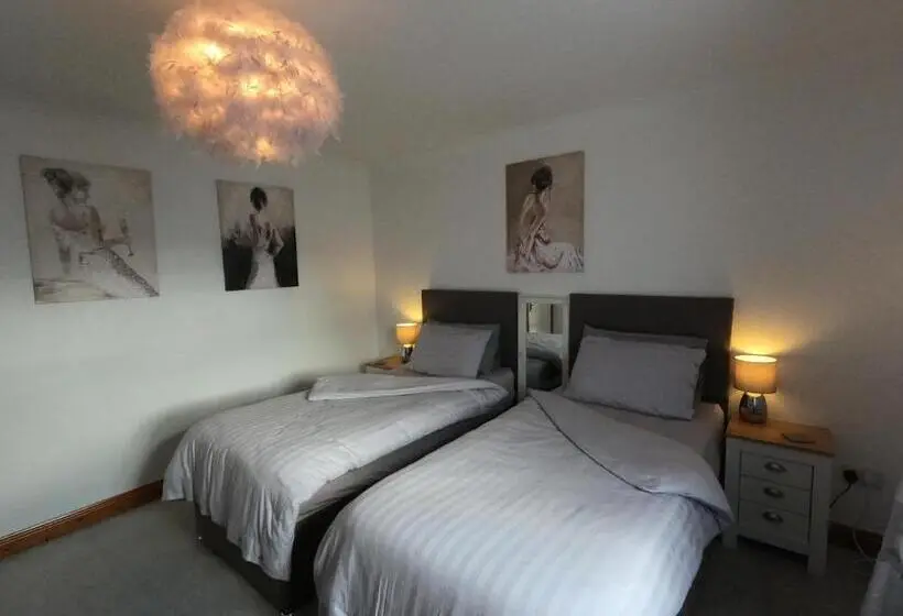 Standard room with outdoor bath, Cribyn Lodge