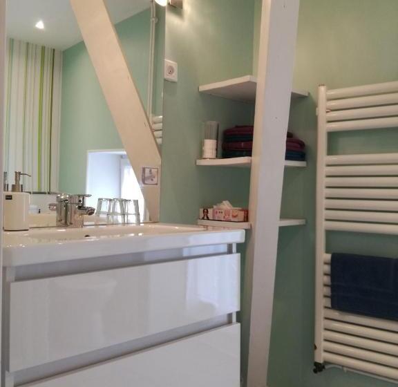 חדר משפחתי, Domaine Du Vern