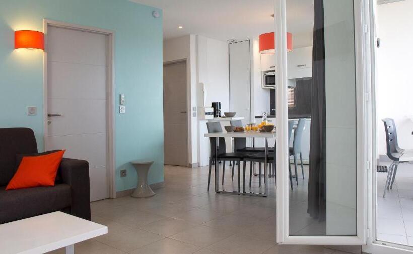 带有一个卧室和海景的高级公寓, Résidence Coté Mer