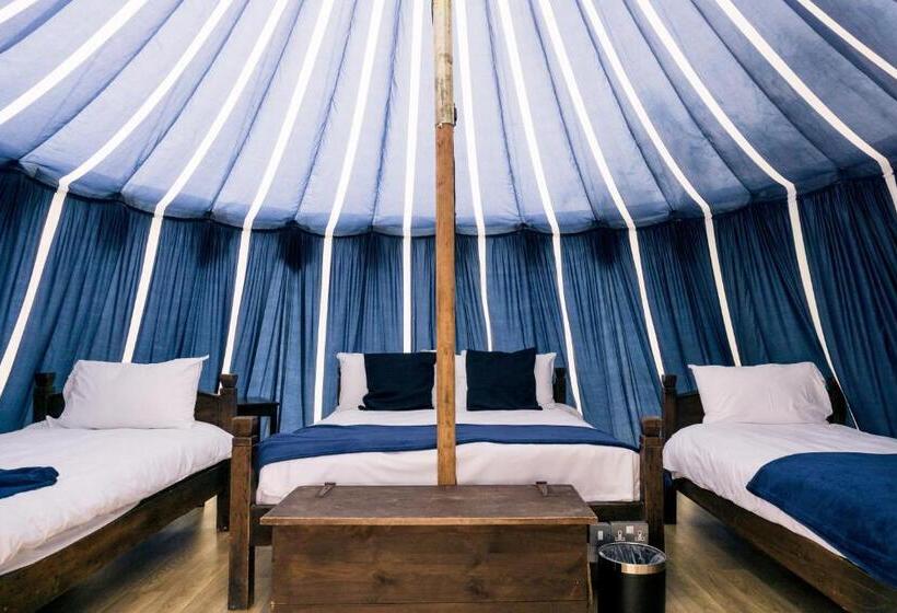 كوخ قياسي, Warwick Castle Hotel & Knight S Village