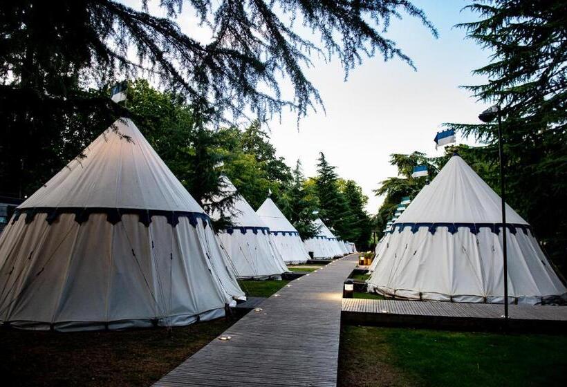 Standard Tent, Warwick Castle Hotel & Knight S Village