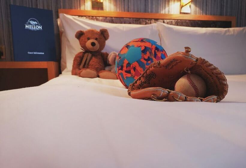 패밀리 룸, The Mellon Country Inn