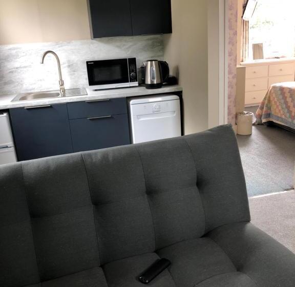 デラックススイート, The Cransley By Grandeur Property