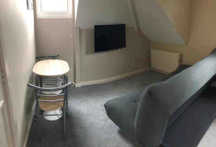 デラックススイート, The Cransley By Grandeur Property