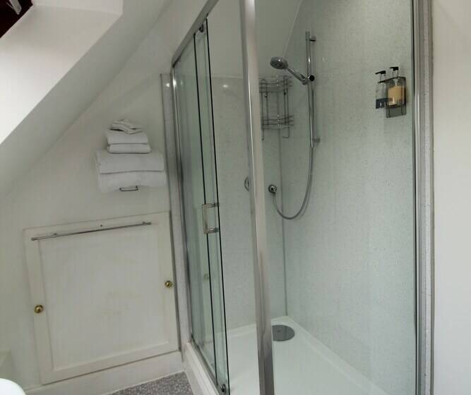 اتاق استاندارد سه نفره, Dunedin Guest House