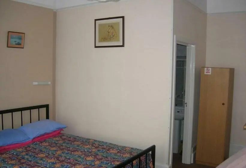 スタンダードトリプルルーム, Longfield Guest House