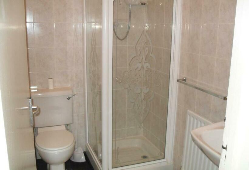 Номер Стандарт Трехместный, Longfield Guest House