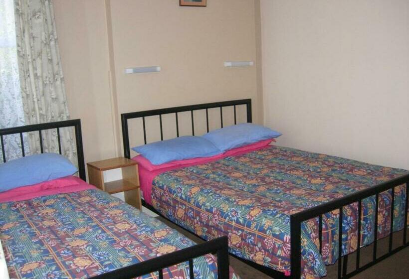 Номер Стандарт Трехместный, Longfield Guest House