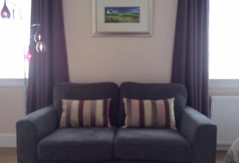 اتاق لوکس با تخت بزرگ, Woodside Guest House