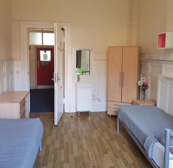 共用房间的床, Belsize House