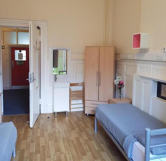 共用房间的床, Belsize House