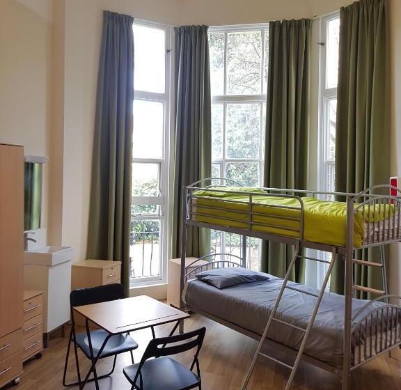 共用房间的床, Belsize House