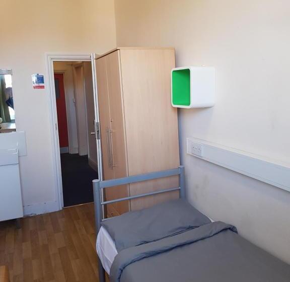 标准单人间, Belsize House