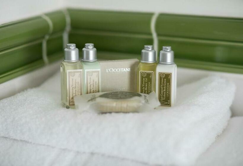 Номер Deluxe, The Cleveland Tontine