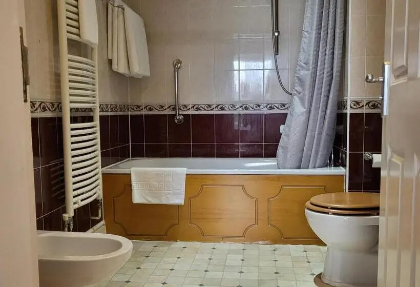 اتاق استاندارد, The Royal Inn