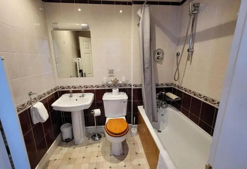 اتاق استاندارد با تخت بزرگ, The Royal Inn