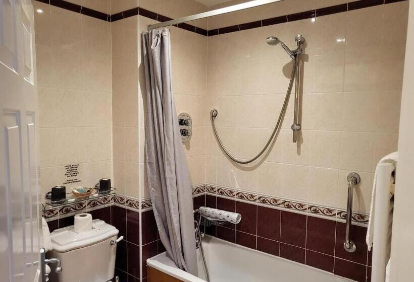 Семейный Номер, The Royal Inn