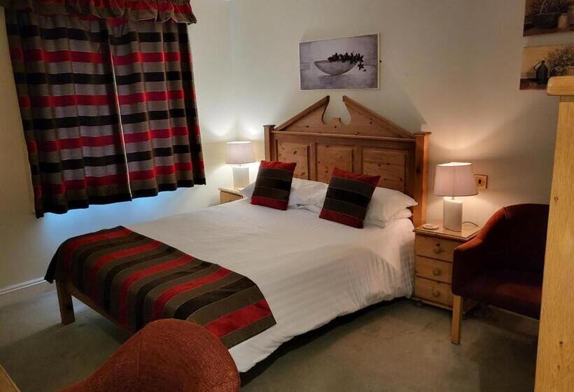 Семейный Номер, The Royal Inn