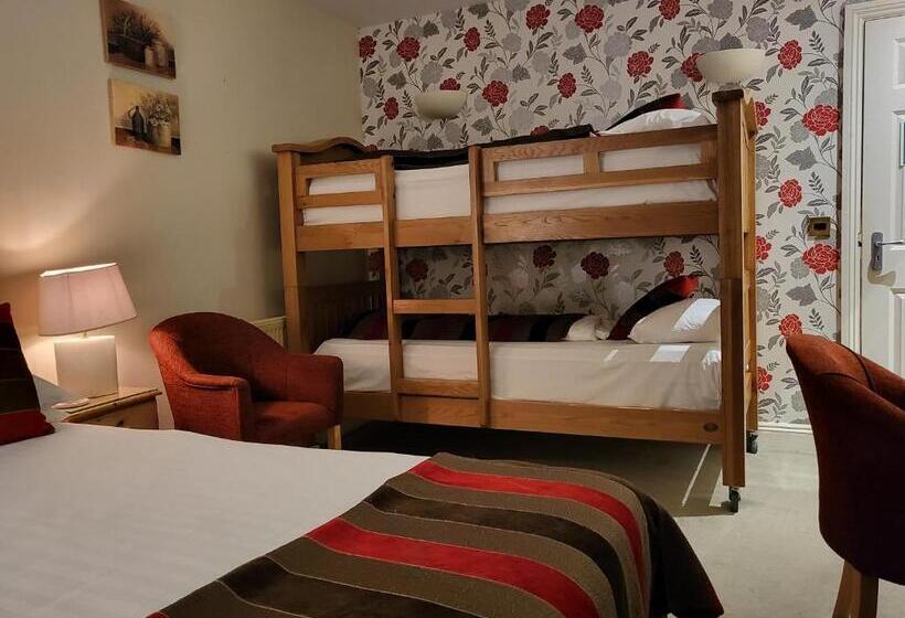 Семейный Номер, The Royal Inn